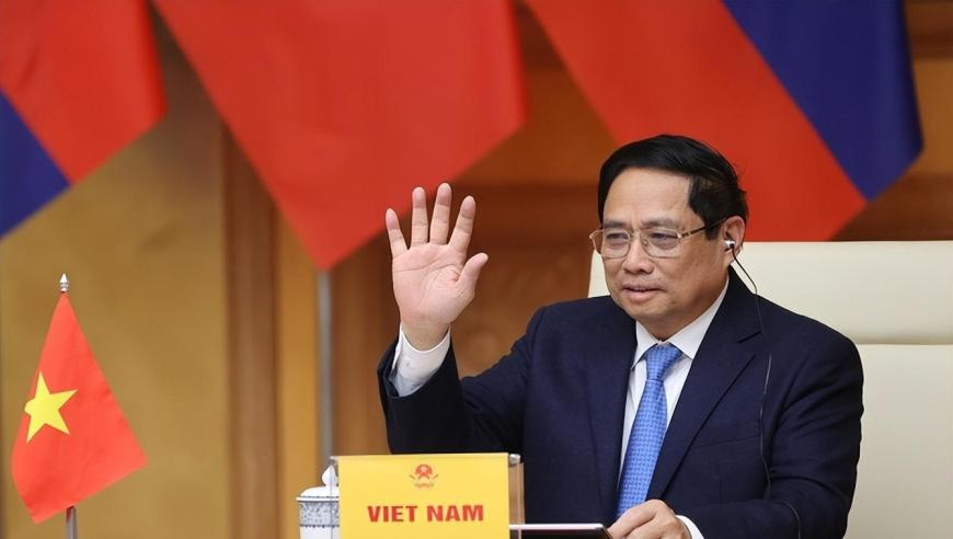 秧歌指挥官火了 有人跑几百公里看她,新澳六叔精准资料,决策资料解释落实_钱包版V14.92